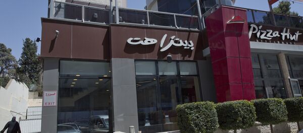 Palestinian branch of the Pizza Hut company, in the West Bank city of Ramallah Palestinian branch of the Pizza Hut company, in the West Bank city of Ramallah - Sputnik International