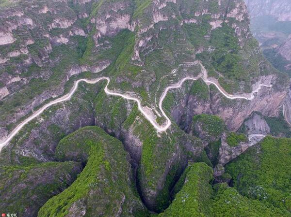 Cliff road on Taihang Mountain, China Cliff road on Taihang Mountain, China - Sputnik International