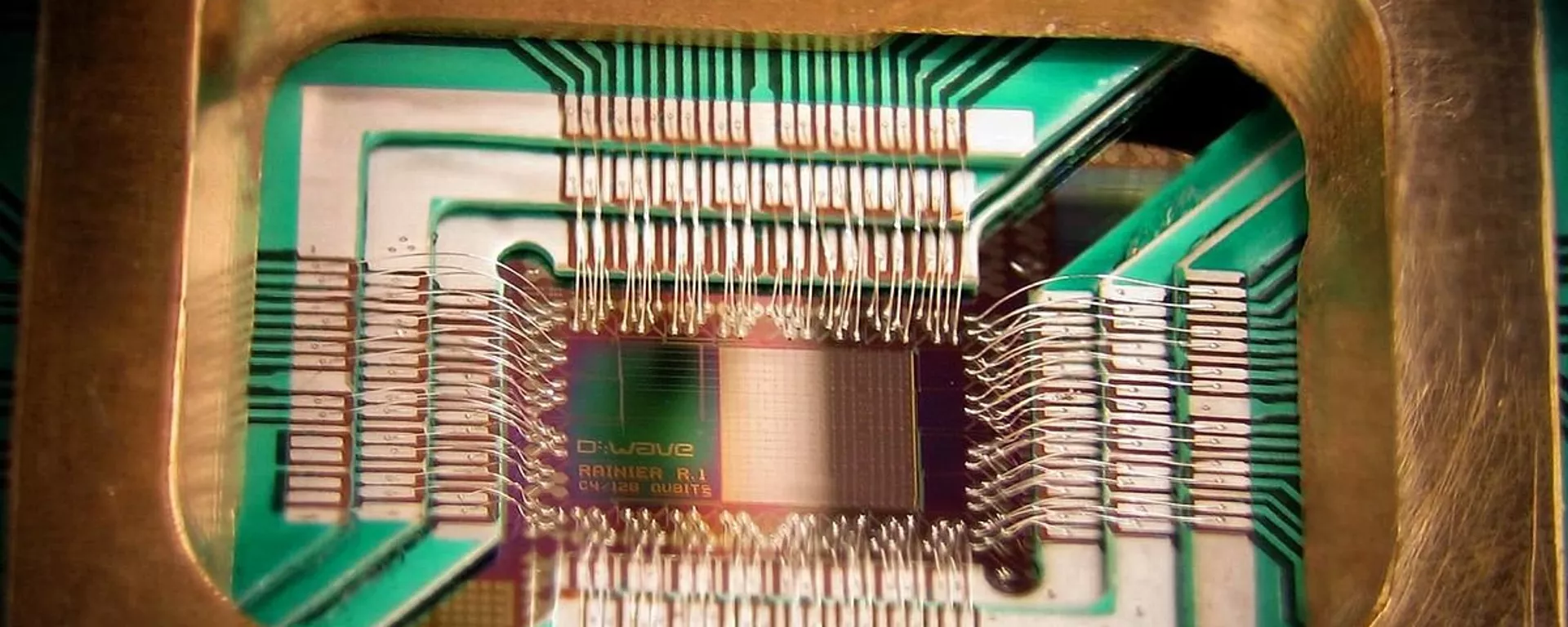 Photograph of a chip constructed by D-Wave Systems Inc. designed to operate as a 128-qubit superconducting adiabatic quantum optimization processor, mounted in a sample holder - Sputnik International, 1920, 21.07.2023