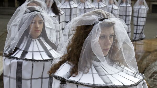 Students dressed as caged brides to raise awareness to the risks of human trafficking and sexual exploitation - Sputnik International