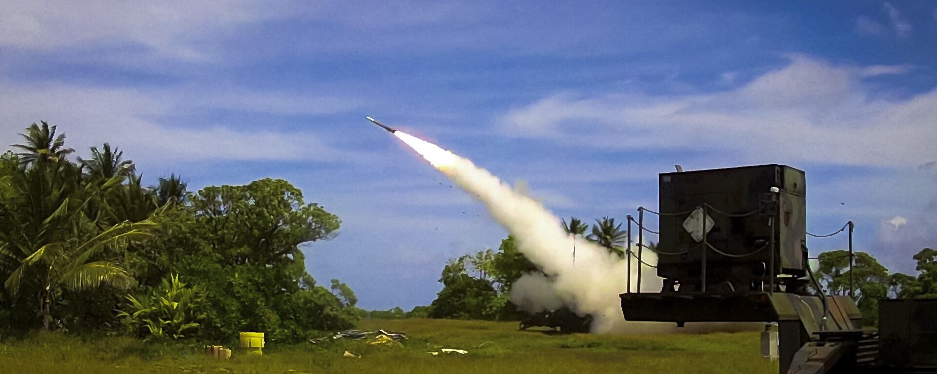 A Patriot Advanced Capability 3 (PAC-3) interceptor is launched from Omelek Island during MDA's historic integrated flight test on Oct. 24, 2012. - Sputnik International, 1920, 16.12.2022