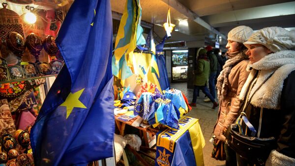 Girls look on at souvenirs in the underpass on Independence Square, Kiev. File photo - Sputnik International