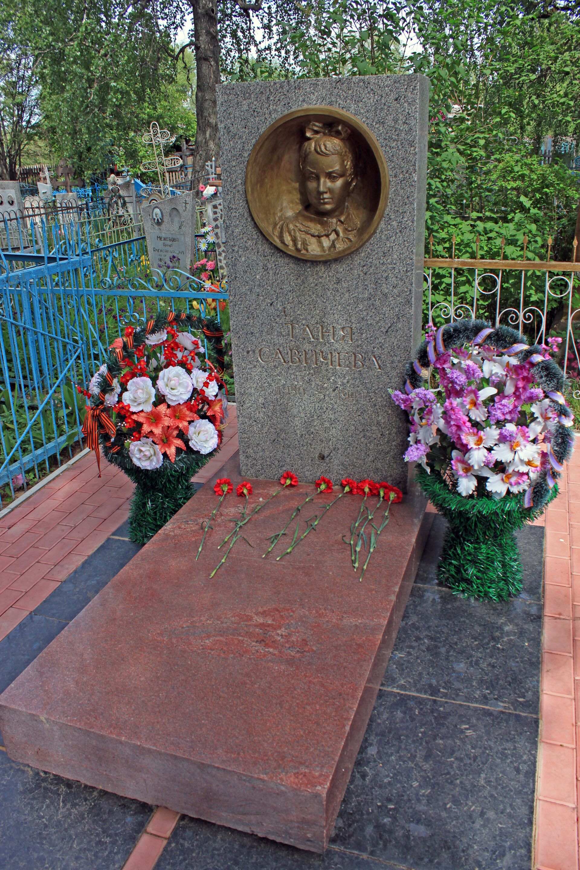 Tanya Savicheva's grave at Krasny Bor Cemetery, Russia - Sputnik International, 1920, 22.01.2023
