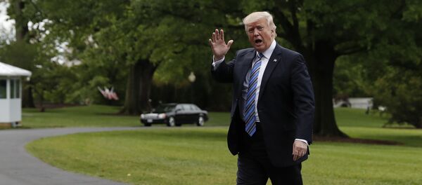 Trump waves as he walks into the White House in Washington - Sputnik International