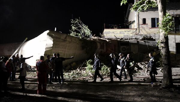 Rescuers and others stand near the site of a fatal train derailment close to the northern city of Thessaloniki, Greece on Sunday, May 14, 2017. - Sputnik International