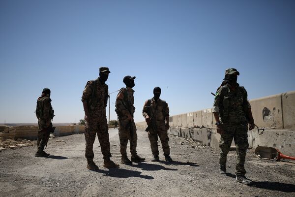 Syrian Democratic Forces (SDF) fighters stand in the town of Tabqa, after capturing it from Islamic State militants this week, Syria May 12, 2017 Syrian Democratic Forces (SDF) fighters stand in the town of Tabqa, after capturing it from Islamic State militants this week, Syria May 12, 2017 - Sputnik International