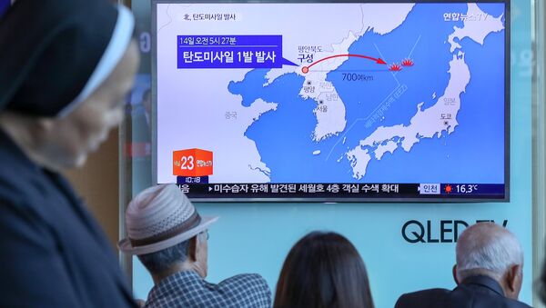 People watch a news report on North Korea firing a ballistic missile, at a railway station in Seoul, South Korea, May 14, 2017 - Sputnik International