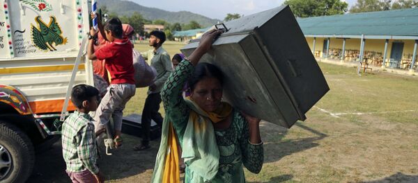 Indians evacuated from their village following cross-border shelling, arrive at a relief camp set up at a government school at Nowshera sector, along the highly militarized Line of Control that divides the region between India and Pakistan, Saturday, May 13, 2017 Indians evacuated from their village following cross-border shelling, arrive at a relief camp set up at a government school at Nowshera sector, along the highly militarized Line of Control that divides the region between India and Pakistan, Saturday, May 13, 2017 - Sputnik International