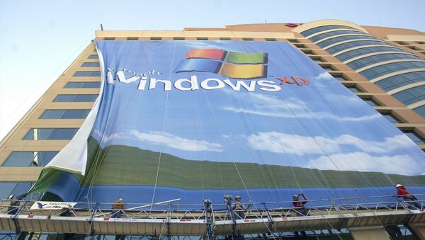 In this Nov. 8 2001 file photo, workers install a 10-story Windows XP banner on a hotel near the Las Vegas Convention Center in Las Vegas - Sputnik International