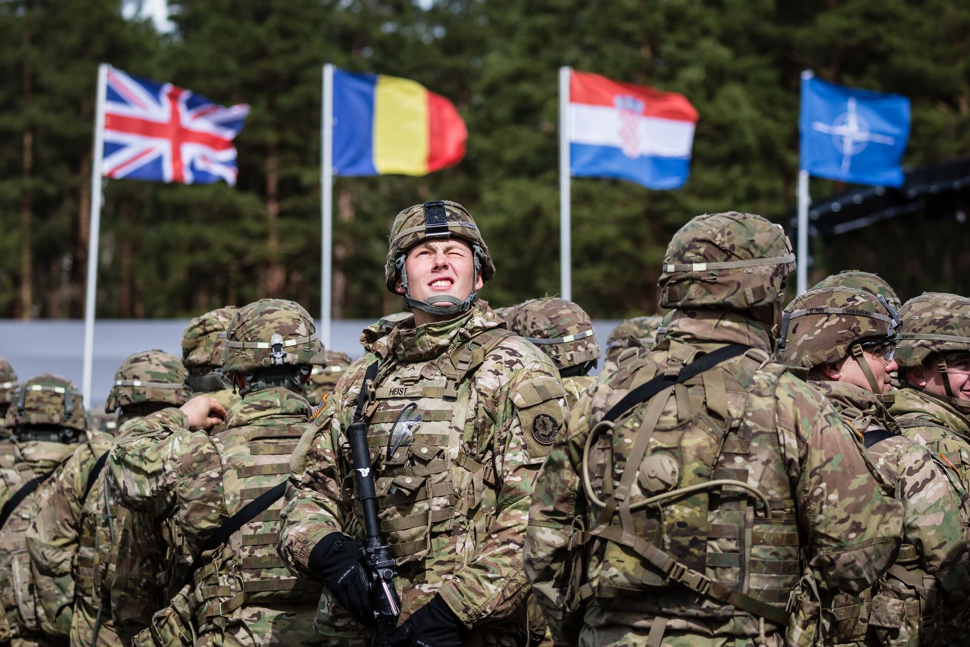 US soldiers are pictured prior the beginning of the official welcoming ceremony of NATO troops in Orzysz, Poland, on April 13, 2017. - Sputnik International, 1920, 15.02.2022