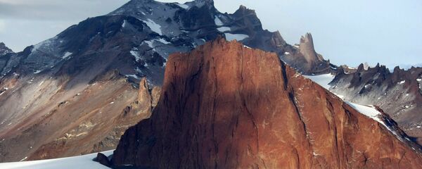 A mountain range near Russia's Novolazarevskaya station in the Antarctic. A mountain range near Russia's Novolazarevskaya station in the Antarctic. - Sputnik International