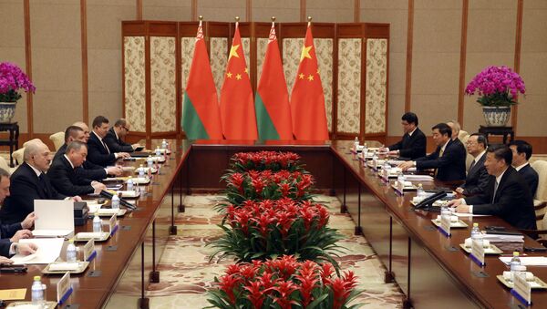 Belarus President Alexander Lukashenko, left, and Chinese President Xi Jinping, right, attend a bilateral meeting at Diaoyutai State Guesthouse in Beijing, Tuesday, May 16, 2017. - Sputnik International