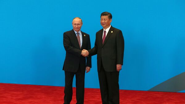 Chinese President Xi Jinping shake hands with Russian President Vladimir Putin as they attend the welcome ceremony at Yanqi Lake during the Belt and Road Forum, in Beijing, China, May 15, 2017. - Sputnik International