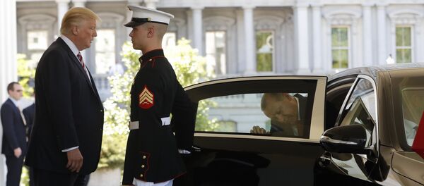 President Donald Trump watches Turkish President Recep Tayyip Erdogan get into his vehicle - Sputnik International