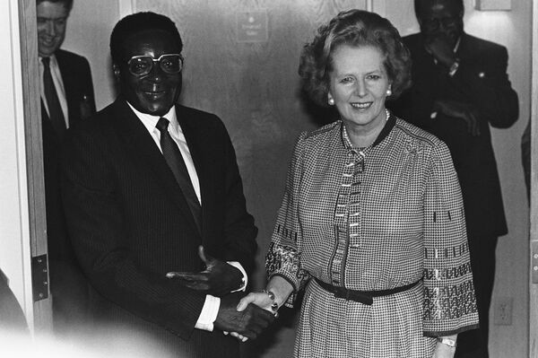 Prime Minister Margaret Thatcher of Great Britain meets with President Robert Mugabe of Zimbabwe in Nassau, Friday, Oct. 18, 1985 before the morning session of the Commonwealth Heads of Government Meeting.   - Sputnik International