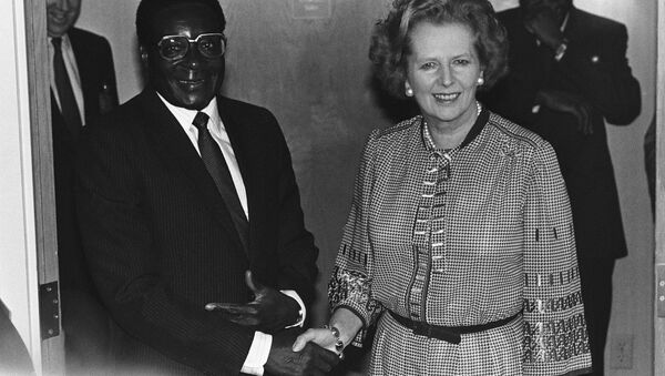 Prime Minister Margaret Thatcher of Great Britain meets with President Robert Mugabe of Zimbabwe in Nassau, Friday, Oct. 18, 1985 before the morning session of the Commonwealth Heads of Government Meeting. - Sputnik International