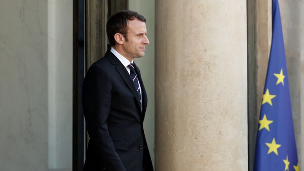 French President Emmanuel Macron waits for a guest on the steps at the Elysee Palace in Paris, France, May 16, 2017. - Sputnik International