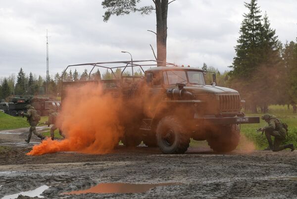 S-400 Triumf anti-aircraft weapon systems during combat duty drills of the surface to air-misile regiment in the Moscow Region. - Sputnik International