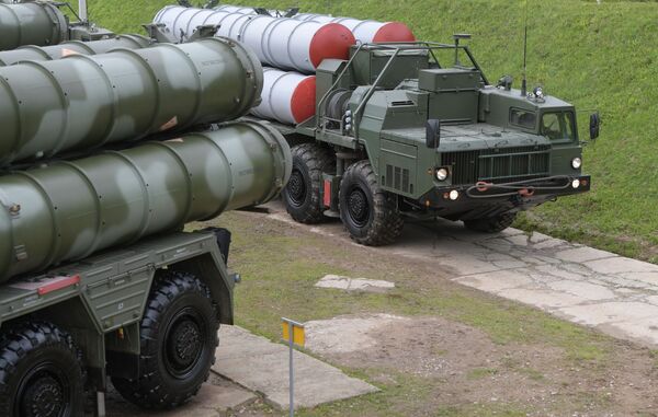 S-400 Triumf anti-aircraft weapon systems during combat duty drills of the surface to air-misile regiment in the Moscow Region. S-400 Triumf anti-aircraft weapon systems during combat duty drills of the surface to air-misile regiment in the Moscow Region. - Sputnik International