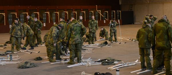 Soldiers and Airmen with the Minnesota National Guard begin the process of adjusting the binding mechanics on their Nordic skis at Camp Vaernes, Norway, on Feb. 11, 2017. - Sputnik International