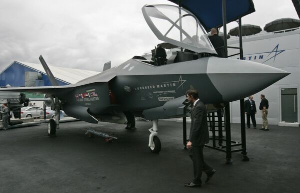 People wander around a life-size model of US planemaker Lockheed Martin's F-35 Lightning II 5th generation fighter plane during the Farnborough aerospace show, in Farnborough, England People wander around a life-size model of US planemaker Lockheed Martin's F-35 Lightning II 5th generation fighter plane during the Farnborough aerospace show, in Farnborough, England - Sputnik International