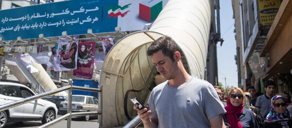 A man uses his smartphone to follow election news in Tehran, Iran May 17, 2017 - Sputnik International