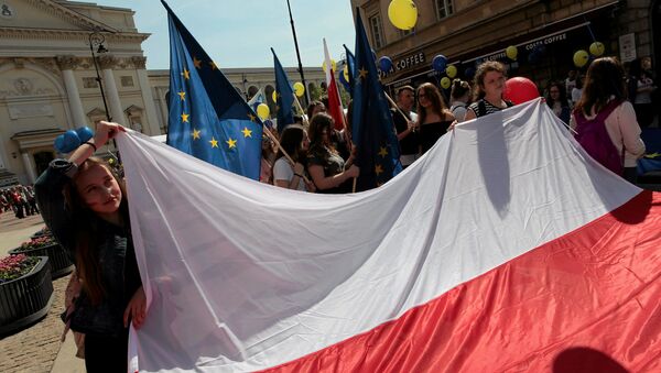 People hold European Union and Polish flags during the annual EU parade in Warsaw, Poland May 6, 2017 - Sputnik International