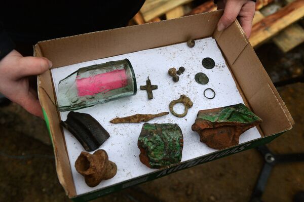 Artifacts unearthed by archeologists during preparatory works for the reconstruction of Moscow's downtown streets Artifacts unearthed by archeologists during preparatory works for the reconstruction of Moscow's downtown streets - Sputnik International