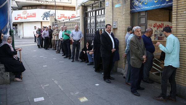 Iranian people wait for the polling station to open to vote during the presidential election in Tehran, Iran, May 19, 2017 - Sputnik International
