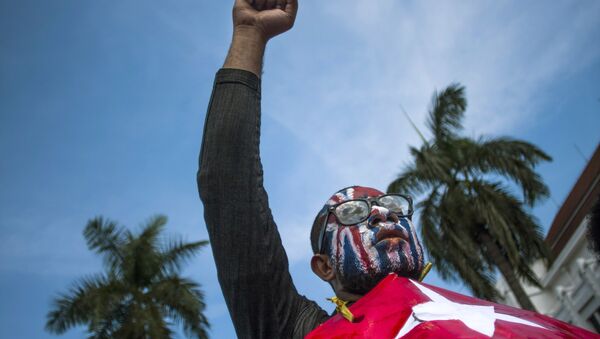 A Papuan rises his fist as he displays Morning Star separatist flags during a protest commemorating the 50th year since Indonesia took over West Papua from Dutch colonial rule in 1963, in Yogyakarta, Indonesia, May 1, 2013. - Sputnik International