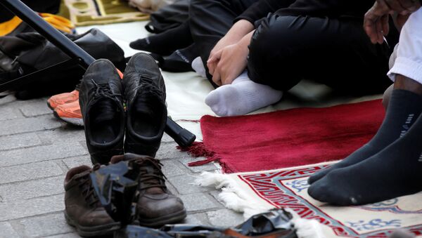 Shoes are pictured as Muslims pray during Friday prayers in the street in front of the city hall of Clichy, near Paris, France, April 21, 2017, after an unauthorised place of worship was closed by local authorities - Sputnik International