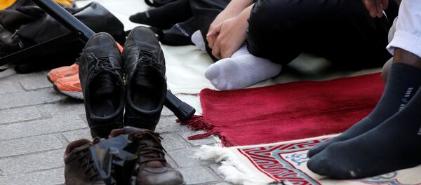 Shoes are pictured as Muslims pray during Friday prayers in the street in front of the city hall of Clichy, near Paris, France, April 21, 2017, after an unauthorised place of worship was closed by local authorities Shoes are pictured as Muslims pray during Friday prayers in the street in front of the city hall of Clichy, near Paris, France, April 21, 2017, after an unauthorised place of worship was closed by local authorities - Sputnik International