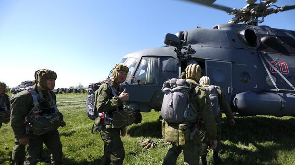 Servicemen of a special purpose unit of Russia's Southern Military District during drills on airborne landing from the Mi-8AMTSh helicopters. File photo - Sputnik International
