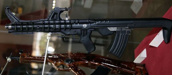 Triple barrel TKB-059 Korobov assault rifle at Tula State Arms Museum - Sputnik International