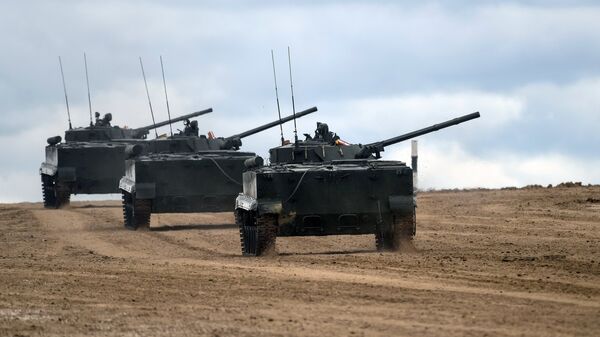 BMD-4 landing troops combat vehicles during a military machine demonstration at the Alabino training ground held as part of the international military-technical forum ARMY-2016 - Sputnik International