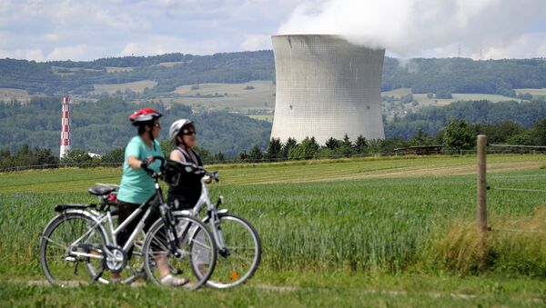 his file photo taken on May 22, 2011 shows two women walking in front of Leibstadt nuclear power plant near Leibstadt, northern Switzerland - Sputnik International