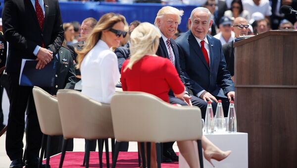 U.S. First Lady Melania Trump (seated, L) chats wife Sara Netanyahu (seated, front) as U.S. President Donald Trump (C) chats to Israel's Prime Minister Benjamin Netanyahu (R) during a welcoming ceremony to welcome Trump at Ben Gurion International Airport in Lod near Tel Aviv, Israel May 22, 2017 - Sputnik International