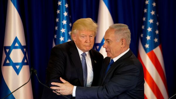 U.S. President Donald Trump and Israel’s Prime Minister Benjamin Netanyahu shake hands as they deliver remarks before a dinner at Netanyahu’s residence in Jerusalem May 22, 2017 - Sputnik International