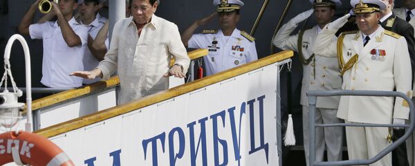 Russian Navy and a Philippine officer salute as Philippine President Rodrigo Duterte alights from the Russian anti-submarine Navy vessel Admiral Tributs in Manila, Philippines on Friday, Jan. 6, 2017 Russian Navy and a Philippine officer salute as Philippine President Rodrigo Duterte alights from the Russian anti-submarine Navy vessel Admiral Tributs in Manila, Philippines on Friday, Jan. 6, 2017 - Sputnik International