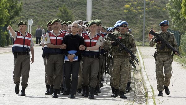 Paramilitary police officers and commandos escort the alleged main ringleaders of last summer's failed military coup before their trial at a courthouse in the outskirts of Ankara, Turkey, Monday, May 22, 2017. Paramilitary police officers and commandos escort the alleged main ringleaders of last summer's failed military coup before their trial at a courthouse in the outskirts of Ankara, Turkey, Monday, May 22, 2017. The black-shirted man in front is Akin Ozturk, former Turkish Air Force commander and suspected coup mastermind. - Sputnik International