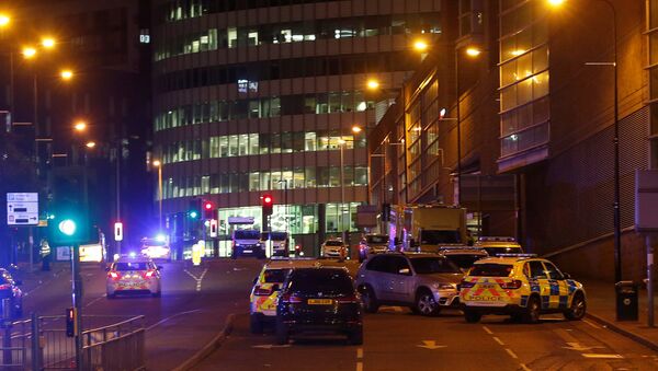 Vehicles are seen near a police cordon outside the Manchester Arena, where U.S. singer Ariana Grande had been performing, in Manchester, northern England, Britain, May 23, 2017. - Sputnik International