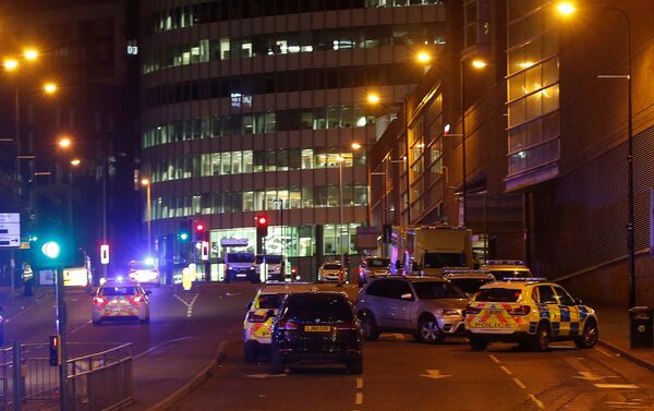 Vehicles are seen near a police cordon outside the Manchester Arena, where U.S. singer Ariana Grande had been performing, in Manchester, northern England, Britain, May 23, 2017. - Sputnik International