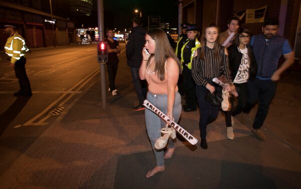 Concert goers react after fleeing the Manchester Arena in northern England where U.S. singer Ariana Grande had been performing in Manchester, Britain, May 22, 2017. - Sputnik International