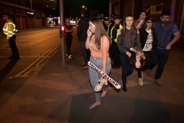 Concert goers react after fleeing the Manchester Arena in northern England where U.S. singer Ariana Grande had been performing in Manchester, Britain, May 22, 2017. - Sputnik International