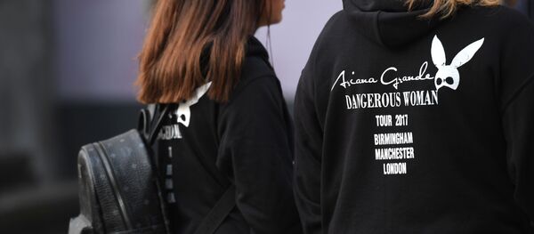 Fans of US singer Ariana Grande speak to members of the press in Manchester, northwest England on May 23, 2017. Fans of US singer Ariana Grande speak to members of the press in Manchester, northwest England on May 23, 2017. - Sputnik International