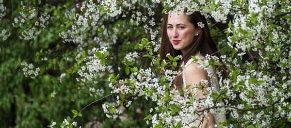 Apple Trees Start Blooming in Moscow - Sputnik International