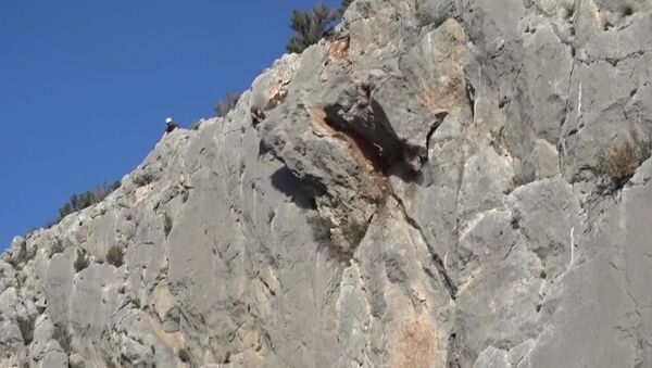 Major Rock Fall Occurs Next to a Climber in Chulilla, Spain - Sputnik International