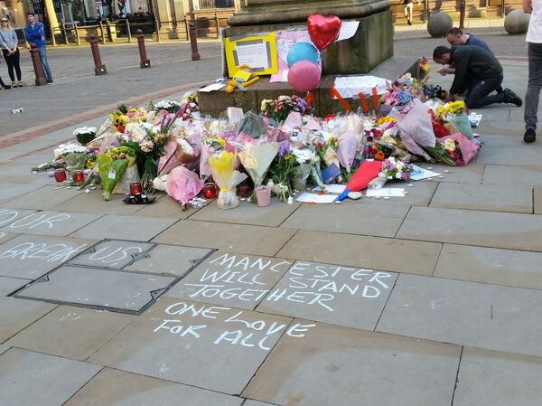 Manchester Is United: Communities Come Together at Vigil for Bombing Victims Manchester Is United: Communities Come Together at Vigil for Bombing Victims - Sputnik International