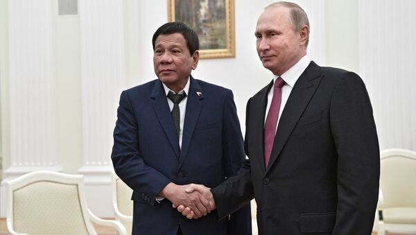 Russian President Vladimir Putin meets with Philippine President Rodrigo Duterte - Sputnik International