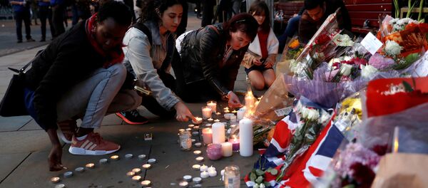 Women light candles for the victims of the Manchester Arena attack, in central Manchester, May 23, 2017. Women light candles for the victims of the Manchester Arena attack, in central Manchester, May 23, 2017. - Sputnik International